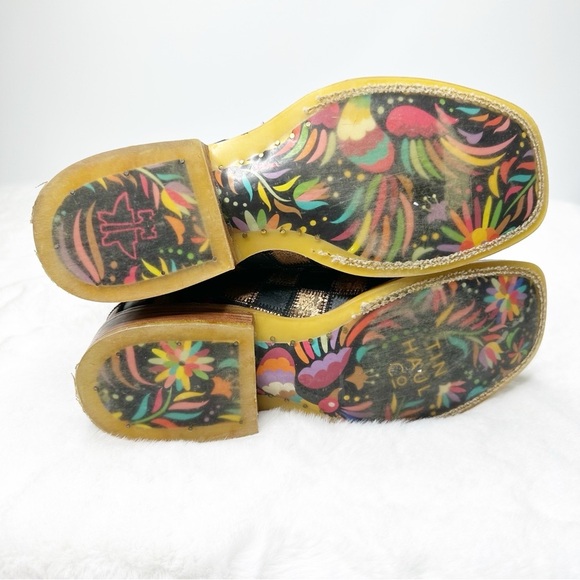 Tin Haul Womens Rose Gold Leather Ooh La La
Black Cowboy Boots Size 6 - Picture 5 of 6